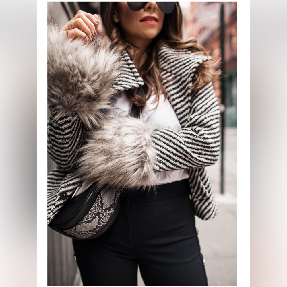 Ann Taylor Herringbone-like Black White Coat w/ Removable Faux Fur Cuffs Small